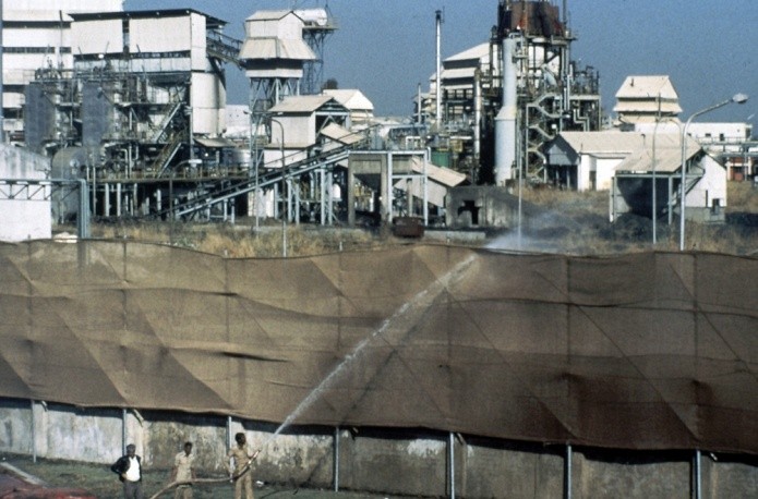 1. Ngày 3/12/1984, vụ rò rỉ khí độc xảy ra trong một nhà xưởng của Union Carbide Corporation (UCC), tập đoàn sản xuất chất hóa học của Mỹ tại Bhopal, Ấn Độ và làm hơn 3.000 người tử vong. Về sau, chức trách Ấn Độ thống kế số người thiệt mạng trong vụ này lên tới hơn 20.000.